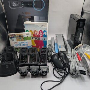 Wii Console Bundle Black RVL-001 with 2 games - TESTED